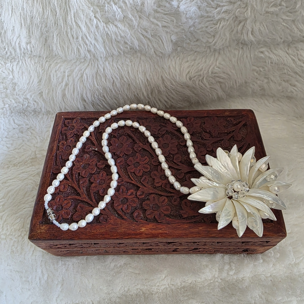 Pearl Necklace with White Floral Mother-of-Pearl Pendant